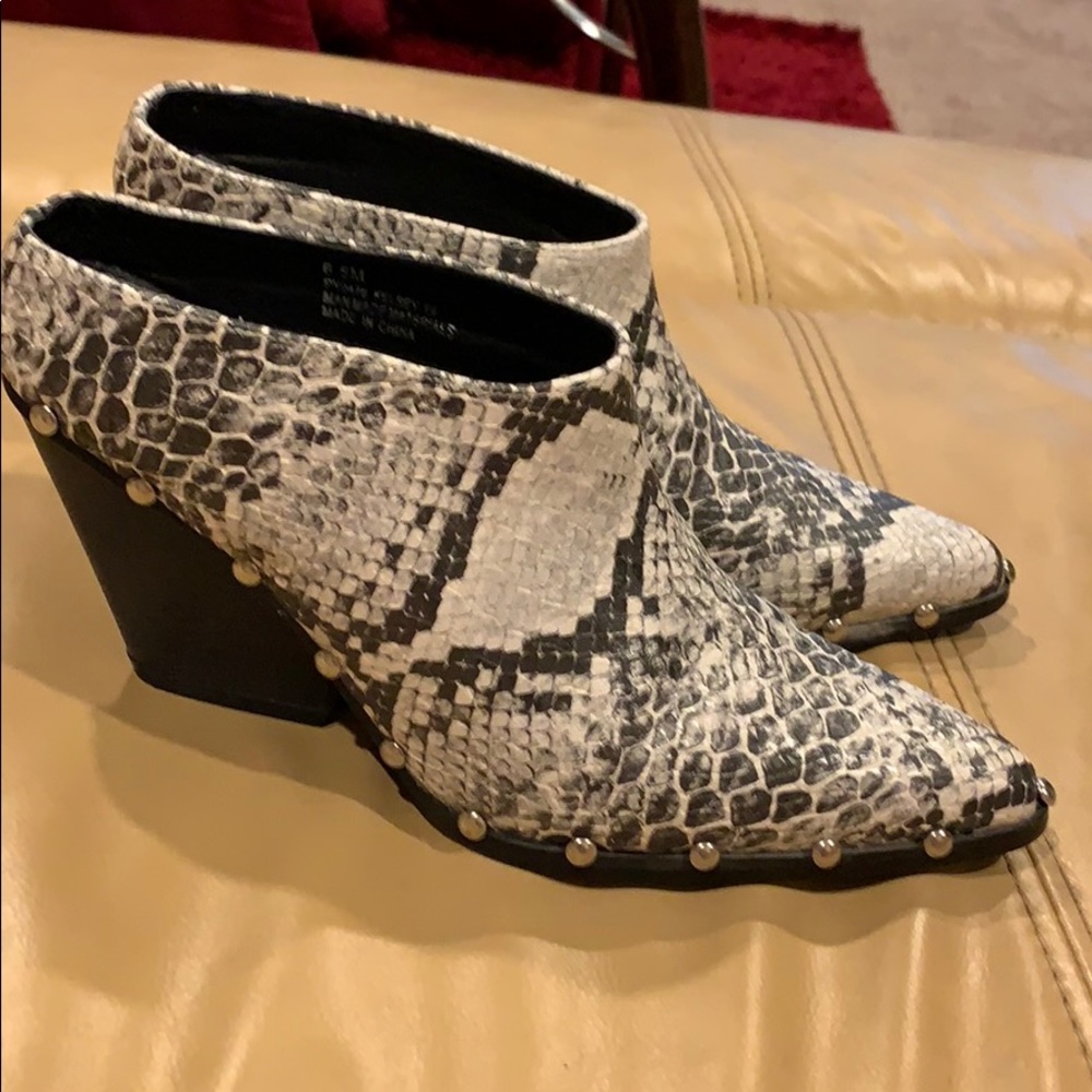 Cape Robbin Mules